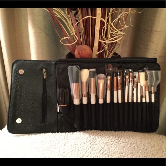 Other - NEW 15 Piece Professional Make-Up Brush Set
